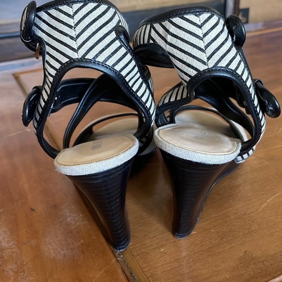 Nine West Ankle Strapped Wedges Size 8 - Picture 6 of 11